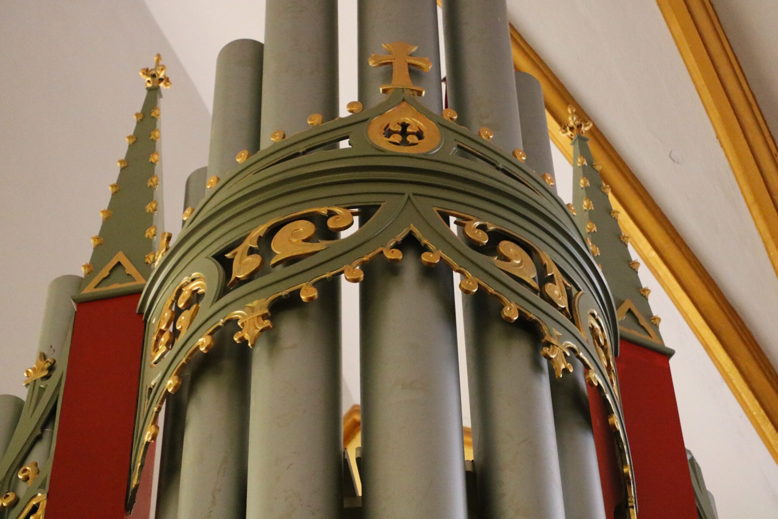 Choir Loft Project: The Pipe Organ looks as good as it sounds